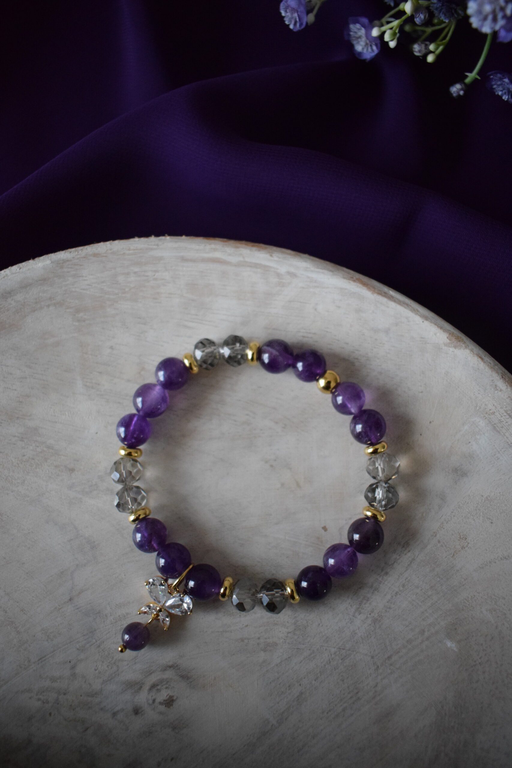 Kralenarmband Amethist 8mm met vlinder ~ AA 005 - Afbeelding 4