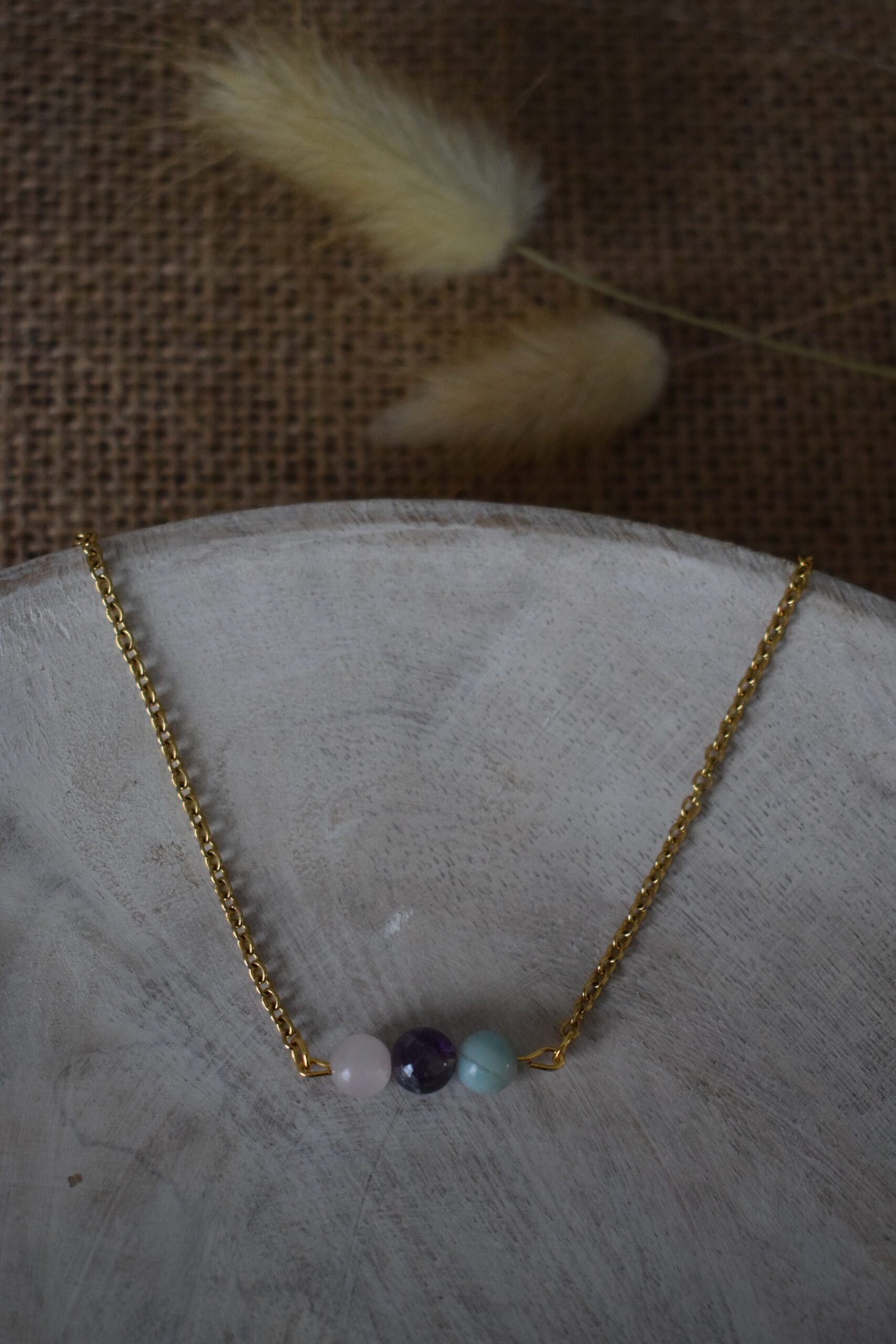 Troosthalsketting met edelstenen ~ TR 004