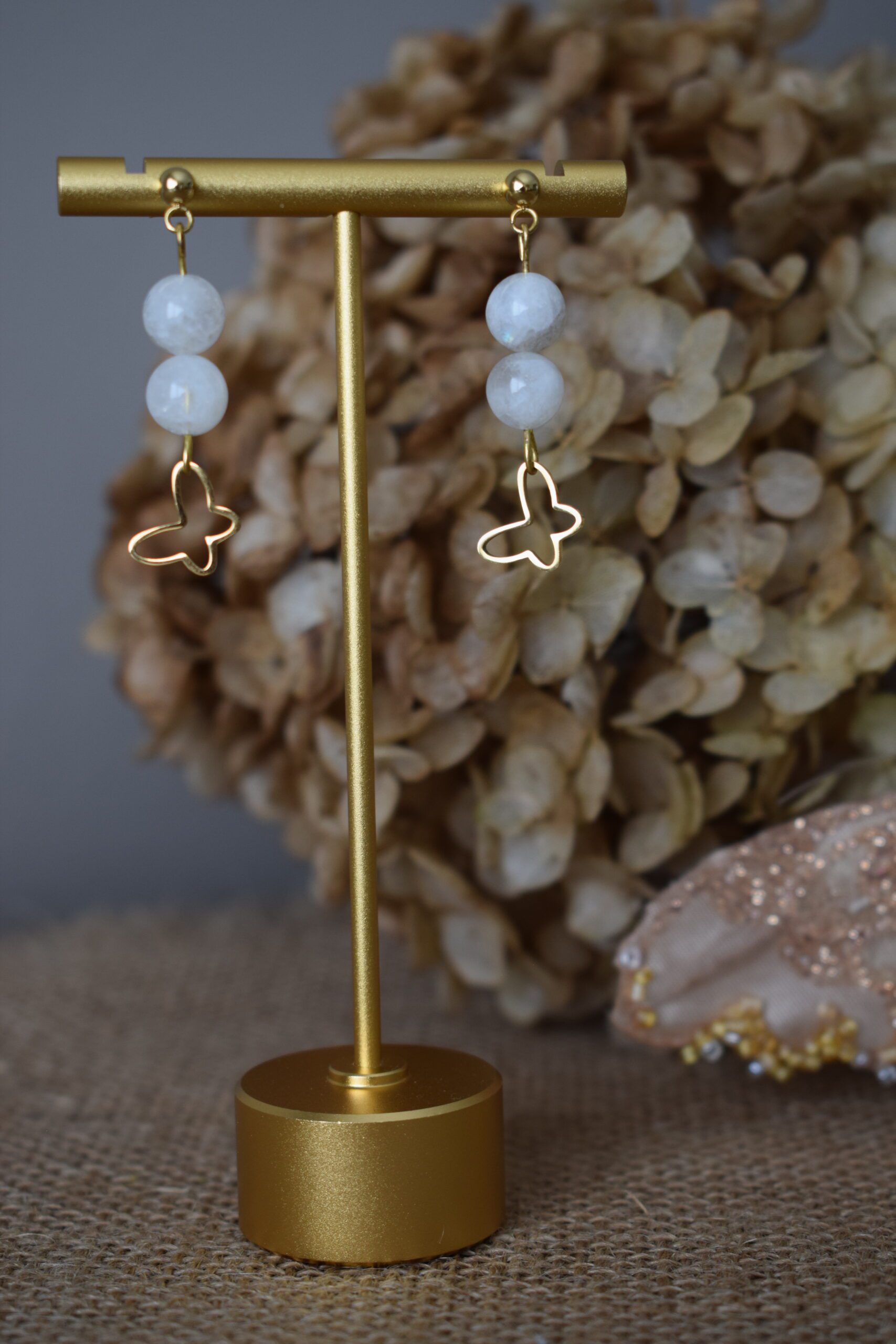 Oorhangers met Maansteen en vlinder ~ VL 002 - Afbeelding 4