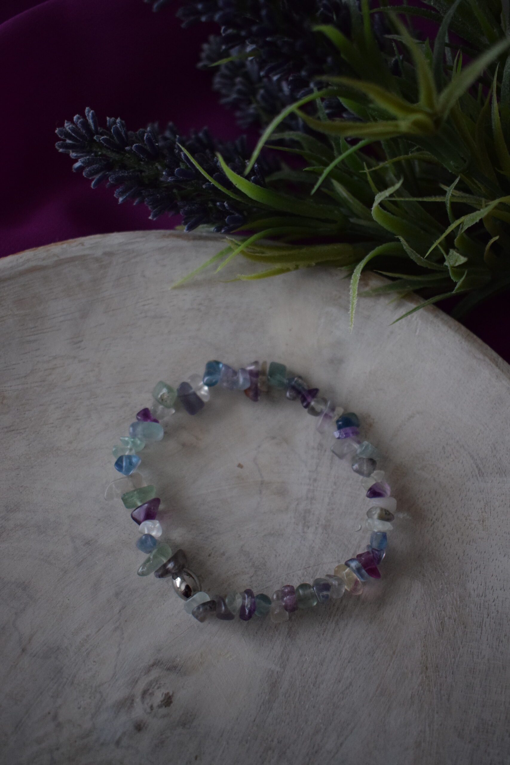Armband edelsteenchips Fluoriet met kraal ~ FL 001