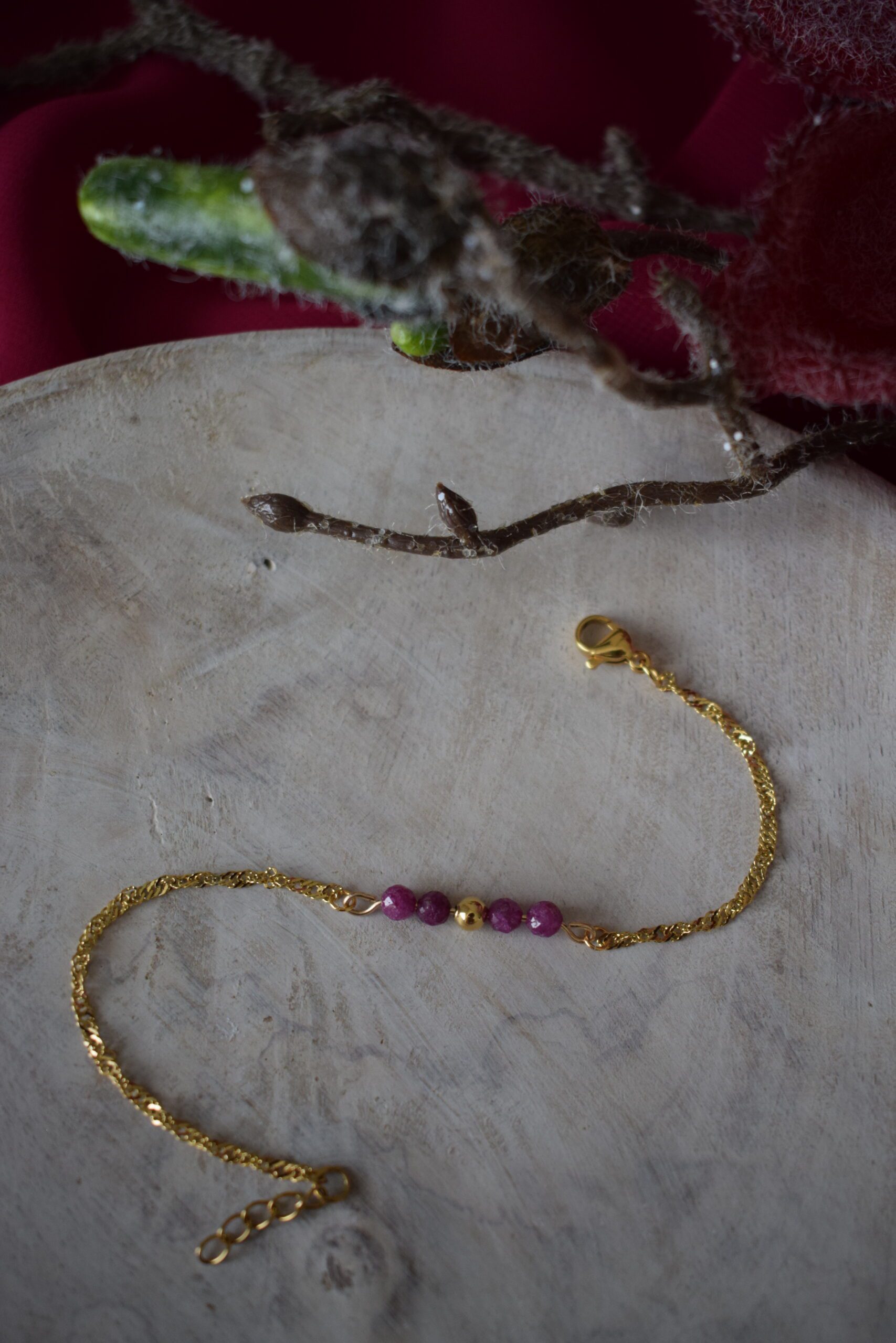Armband stainless steel met Robijnkralen ~ ROB 003